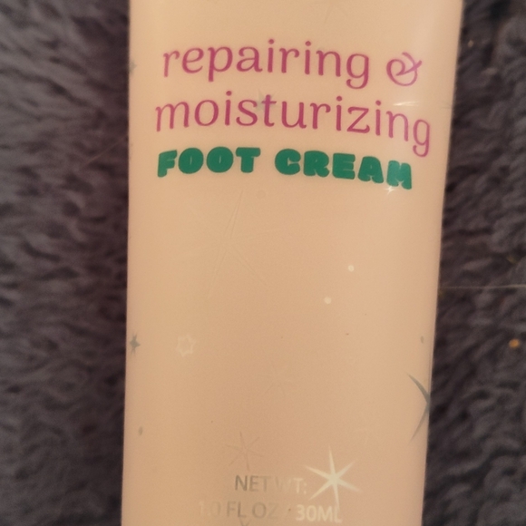 NEW! Beauty Bundle (8 Items) - Picture 9 of 10